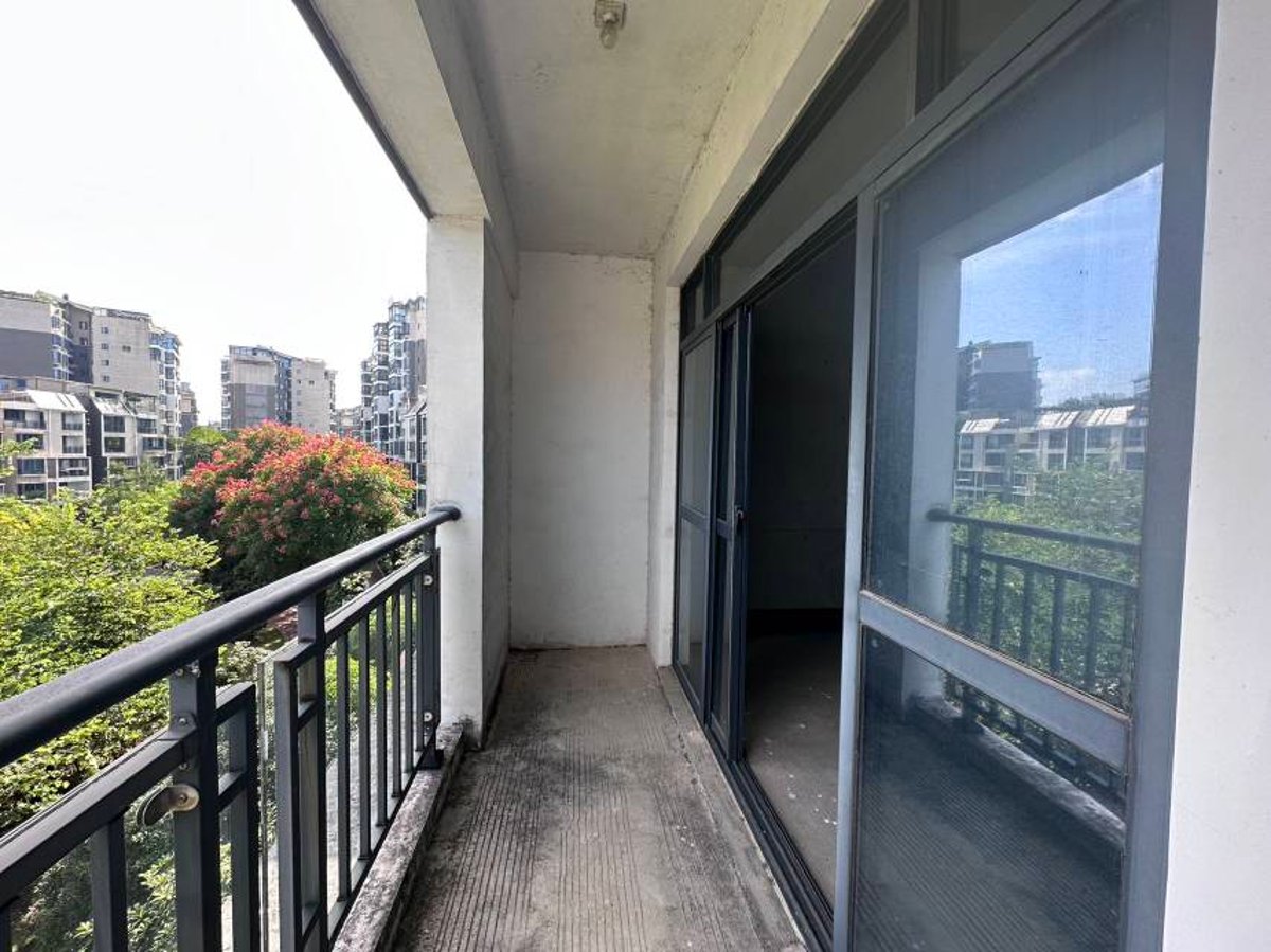 华御公馆231㎡大平层，7室南北通透毛坯房 缩略图4