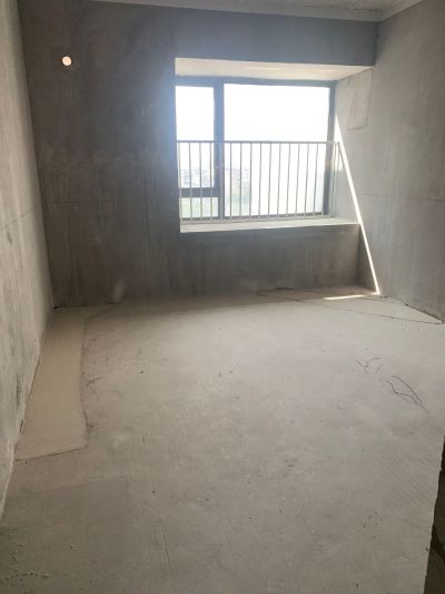 漓江边买一层得二层 带车位120㎡ 3室2厅2卫 66万
