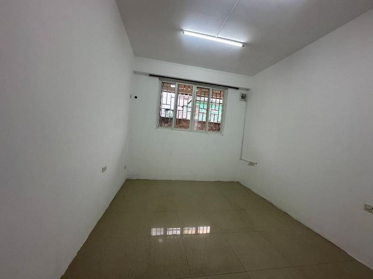 师大东苑简装三室，南向一楼带院，69万诚售 缩略图5