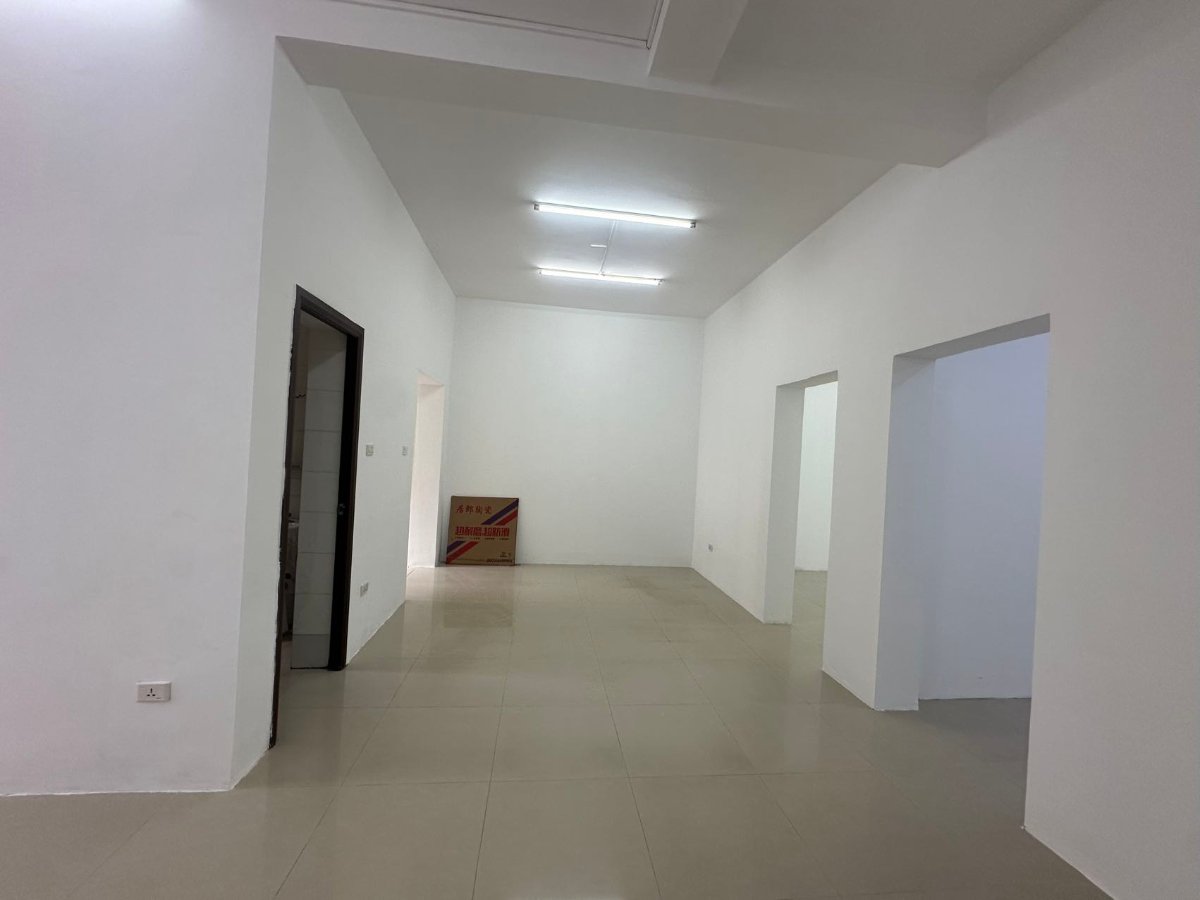 师大东苑简装三室，南向一楼带院，69万诚售 缩略图4