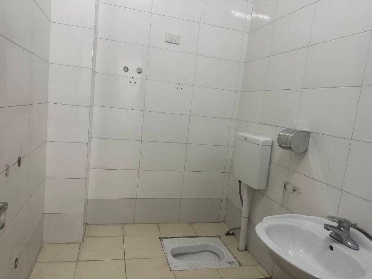 师大东苑简装三室，南向一楼带院，69万诚售 缩略图9