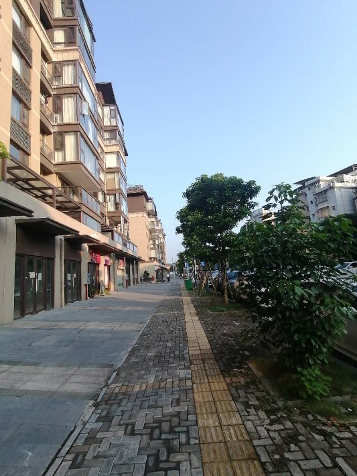 兴进漓江壹号临街商铺 1室1厅 毛坯39万 缩略图2