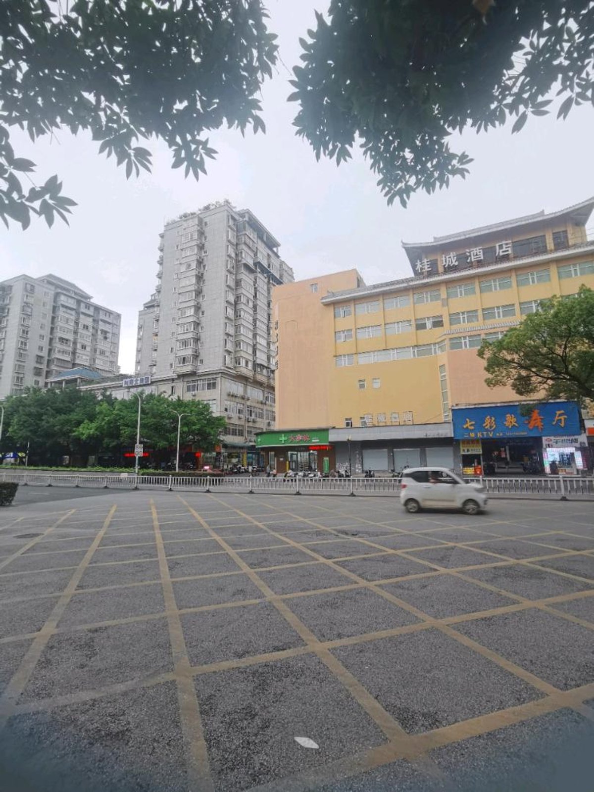 上海路立交桥旁电梯房（非顶层 3712元/㎡甩卖 32.8万 缩略图2