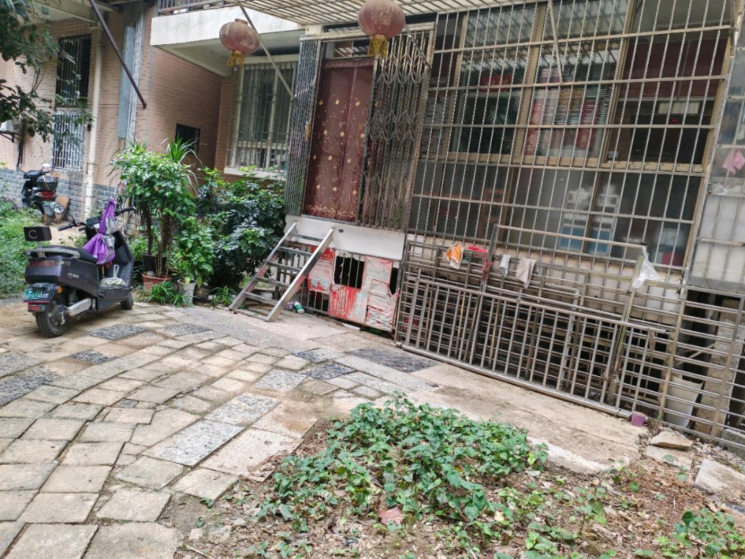 玉兰苑1栋102大三房带花园出售 大图