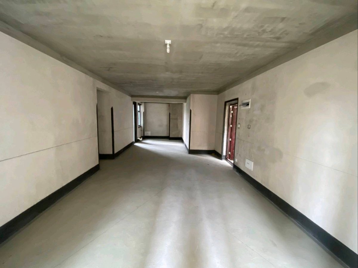 兴汇城南北通透三居室，毛坯现房35.8万 缩略图3