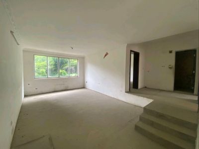 芳洲花园南北通透三居室，总价26万