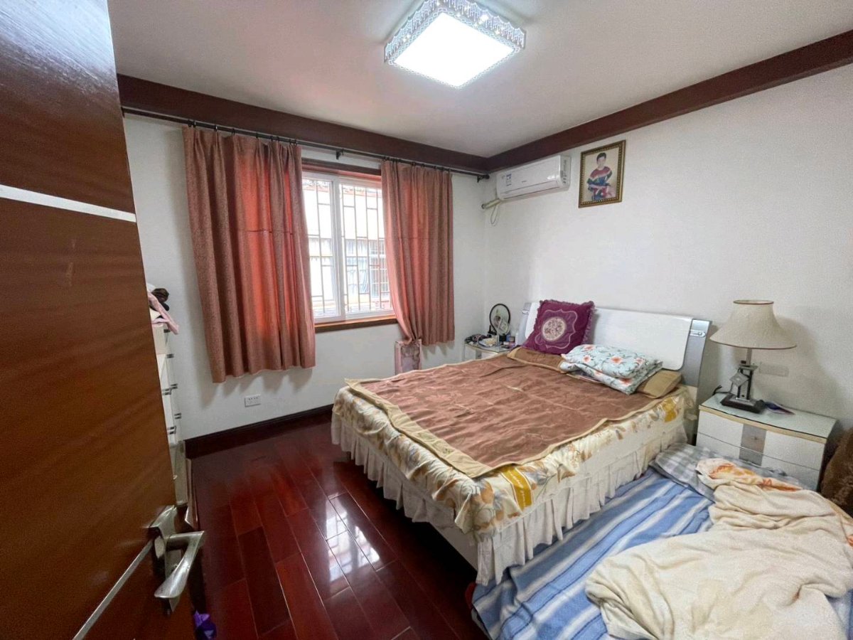黄金屋 5室0厅3卫 262㎡ 248万 装修：豪装