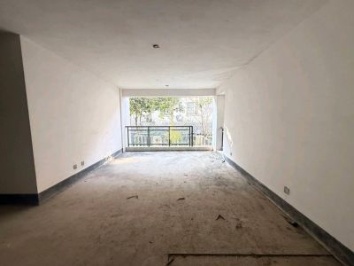 彰泰第六园整个小区很便宜的一套地复