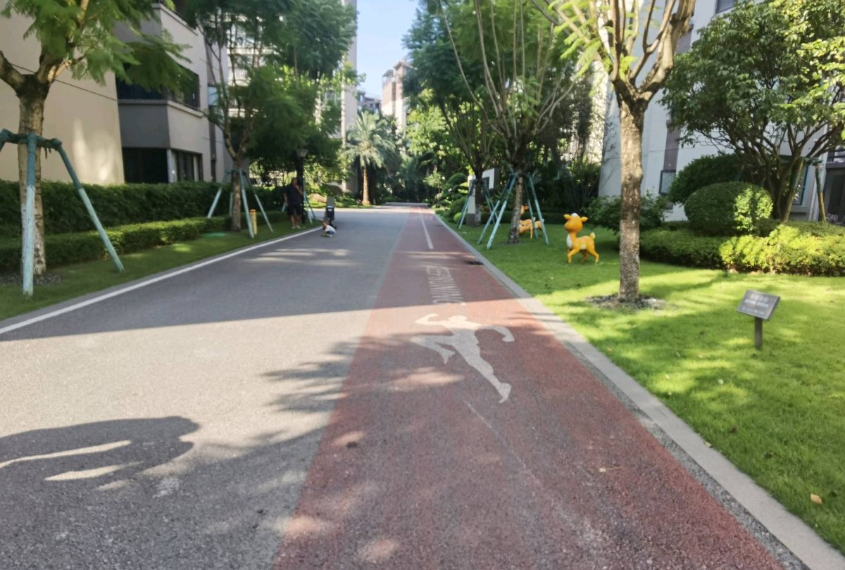 漓东新城118㎡四房 5层毛坯76.8万满二 缩略图8