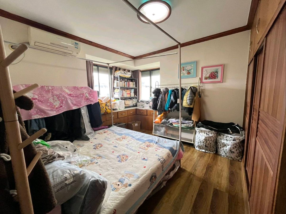 房东降价8万 稀缺户型 客厅加三个房间朝南 三面采光 缩略图7