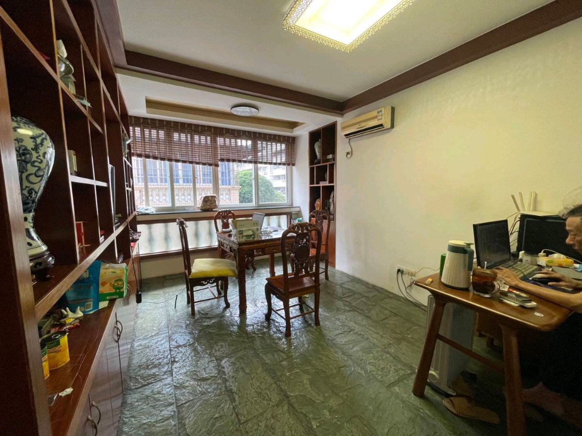 黄金屋 5室0厅3卫 262㎡ 248万 装修：豪装 图片 3